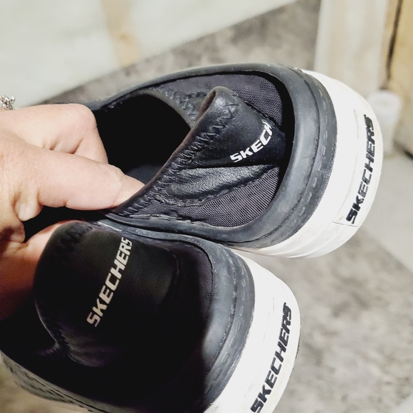 3/$10 Skechers Sandals Kids Size 4 - Picture 4 of 5